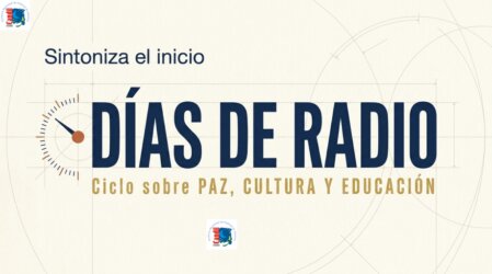 Micrófono de radio en un estudio de emisión